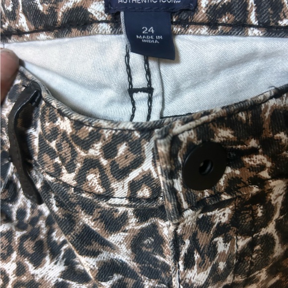 size 24 cheetah print jeans, brand new with tanks full length - Picture 2 of 3